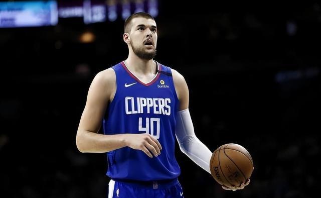 开云体育-祖巴茨缺阵暴露内线不足 快艇实力虽强仍需交易？