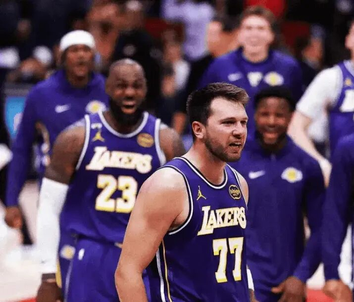 kaiyun.com-赢几场？湖人未来6场：雷霆、独行侠、雷霆、勇士、太阳、爵士|骑士|俄克拉荷马雷霆队|达拉斯独行侠队|菲尼克斯太阳队|克利夫兰骑士队_新浪体育_新浪新闻