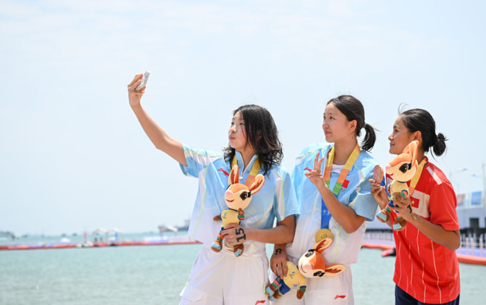 开云-亚沙会 | 全天综合:18岁双姝“穿金戴银” 中国队包揽游跑两项金牌|李馨璇|陈奕静|武美田|宋佳媛|中国女队_新浪体育_新浪新闻